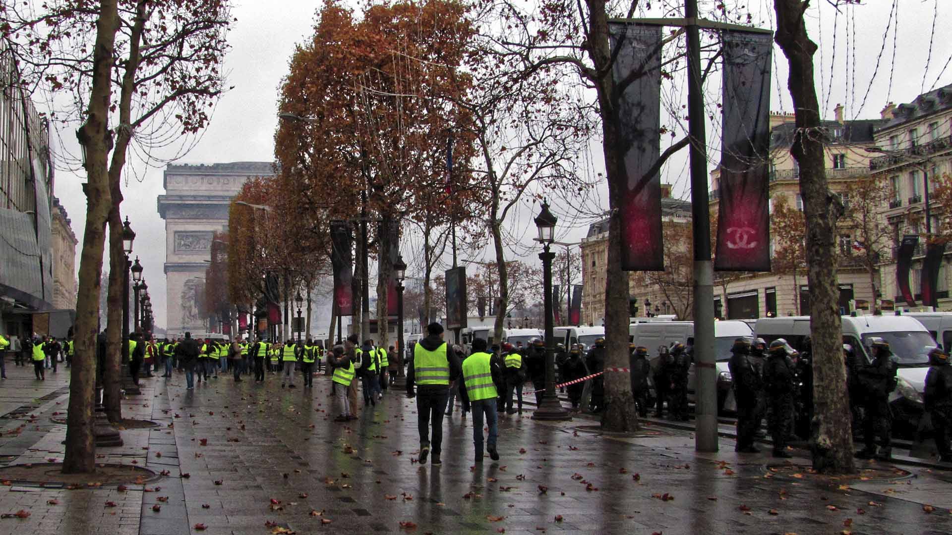 Manifestation des Gilets jaunes à PARIS sur les Champs Elysées le 1-dec-2018
